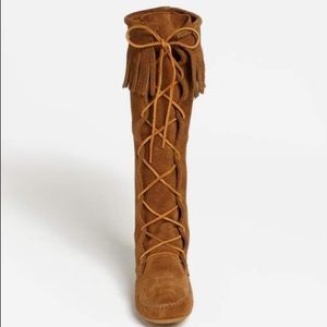 ✨MINNETONKA BOOTS✨